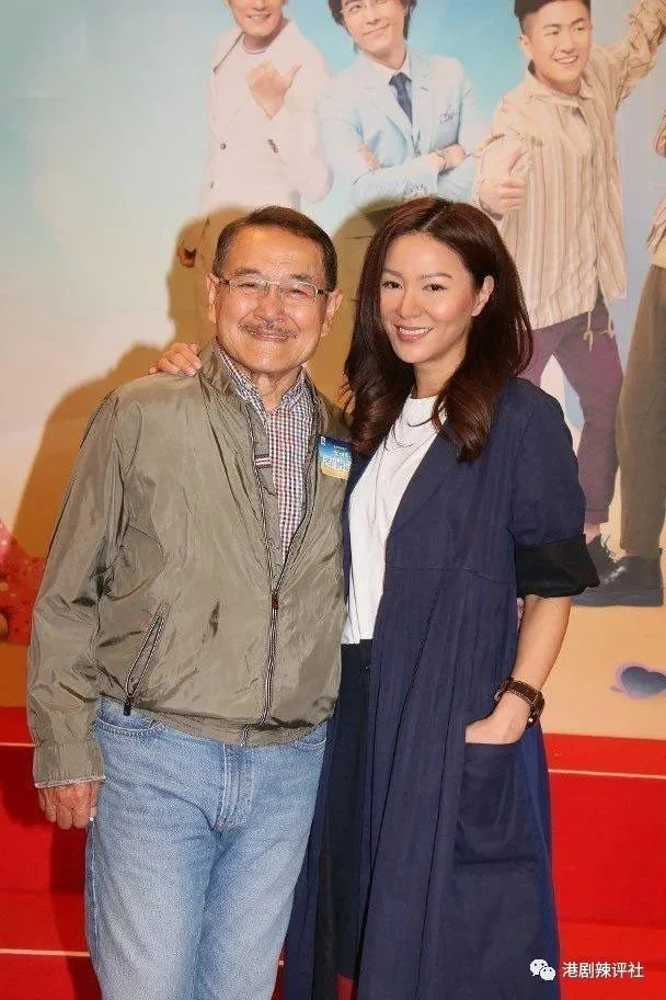 47岁TVB女星内地商演严重发福，网友狠批衣着品味差劲：女神变师奶