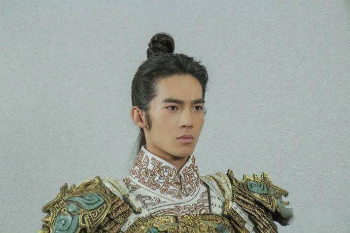 【2023.8.5】王俊凯王源粉丝打架被通报？女艺人们减肥极端？张晚意有女朋友？鹿晗和关晓彤同台录综艺？于适报价上来了？