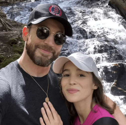 原创            美队结婚了！迎娶小16岁娇妻，小唐尼锤哥鹰眼复联团队到场随份子