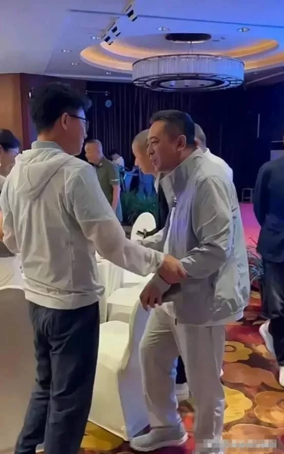 文章参加陕西同乡宴，憔悴沧桑似老头，网友称感叹他变得唯唯诺诺