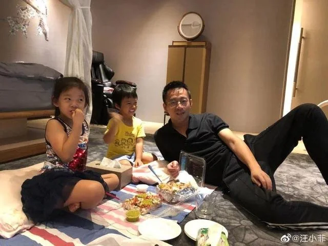 汪小菲接娃回京再生变故，S妈从中干涉要求安总做担保，张兰拒绝
