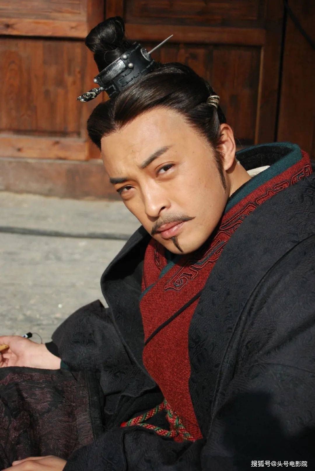 原创            富大龙新片上映，首日预售票房10万！不到史泰龙《敢死队4》零头