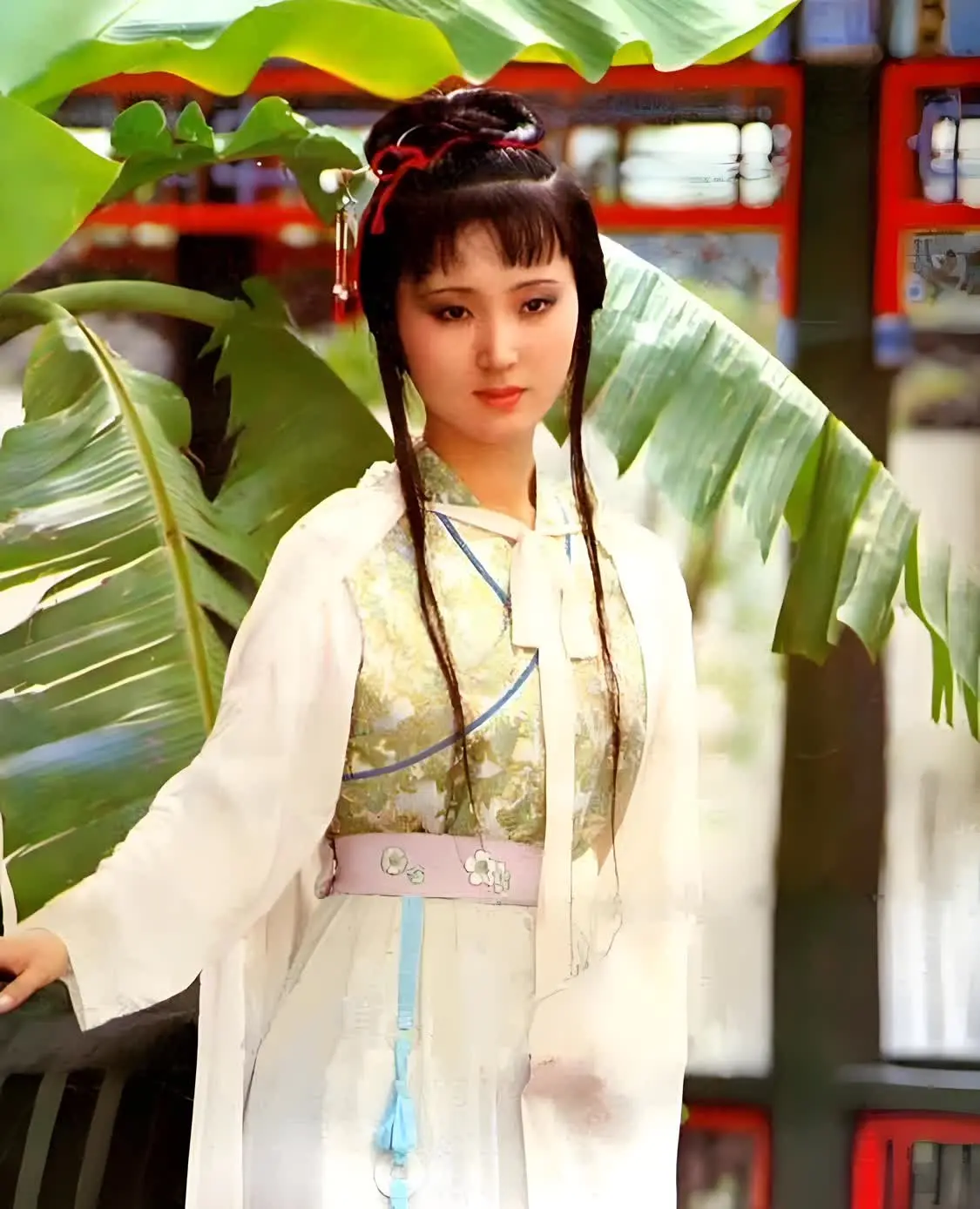 陈晓旭母亲照片曝光！五官和女儿如出一辙，难怪陈晓旭能大红大紫