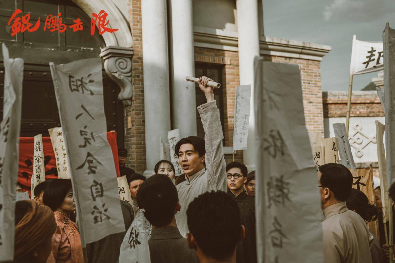 《鲲鹏击浪》首播，情怀拉满，叙事技法过硬，这才是佳作气象