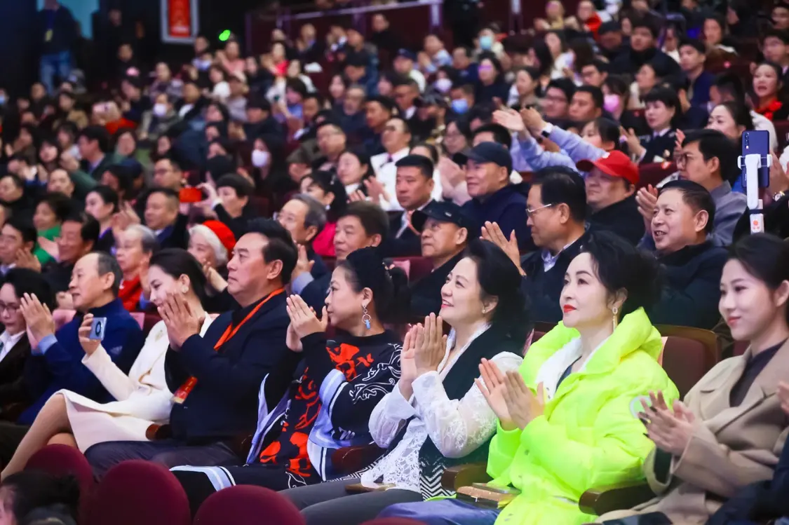 华影之星国际少年艺术团参加第十三届北京国际网络电影展，传承电影梦