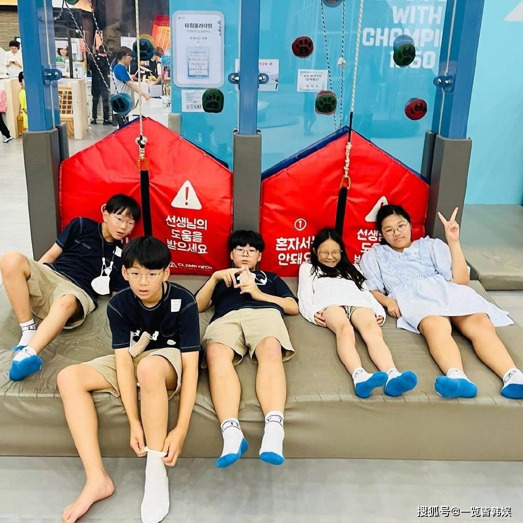 原创            超人回来了家庭重聚 大韩民国万岁腿长惊人 小爱智蕴颜值不如以前