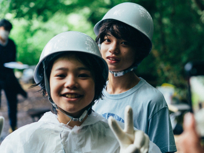 是枝裕和《怪物》幕后照 时光倒流回初夏的森林