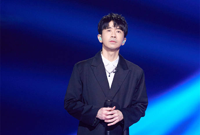 原创            这次陈卓璇站得足够高，《我们的歌》搭档光良，已经初具冠军相