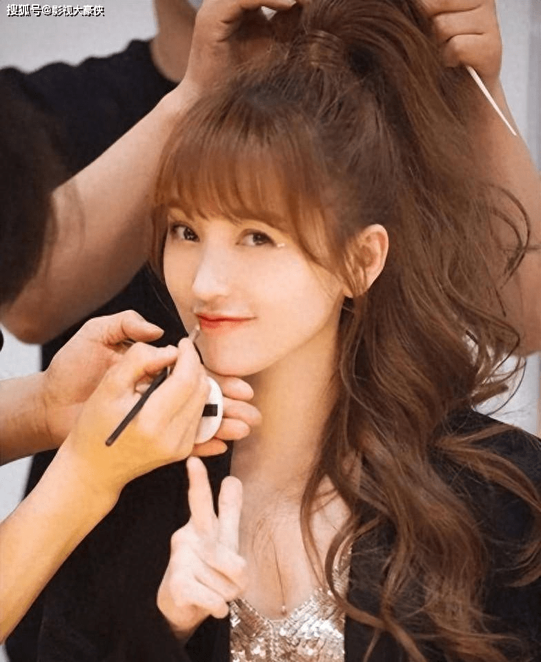 原创            金莎官宣小19岁男友晒恩爱被评母子恋，男友为追她做了100多道菜