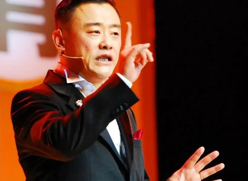 “不可一世”的周立波近况曝光，消失6年的他，早已走上一条不归路