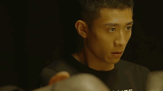 张一山李沁新剧《亲爱的你》定档，反差角色能否拯救收视率？