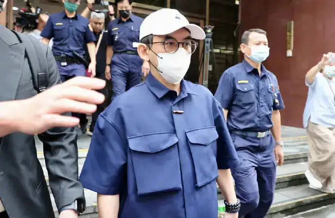 黄子佼否认下载未成年不雅视频 检方或传妻子孟耿如为其作证