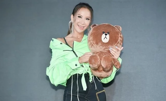 李玟原本7月要离婚！好友痛揭心碎内幕：她爱到疯狂了