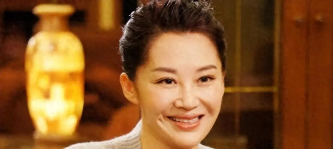 她一生 “风流成性、老少通吃”，撩汉无数，至今54岁却依旧单身