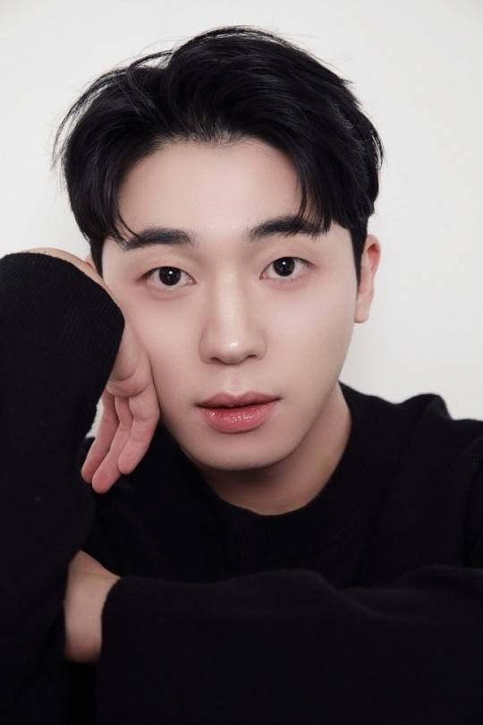 韩国男团TEEN TOP成员创造今日入伍 在陆军军乐队服役