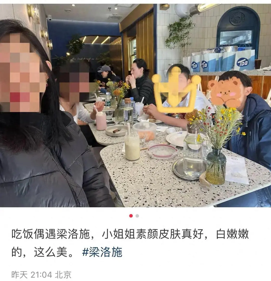 偶遇梁洛施和长子用餐，素颜皮肤白皙水嫩，15岁李长治和爸爸很像