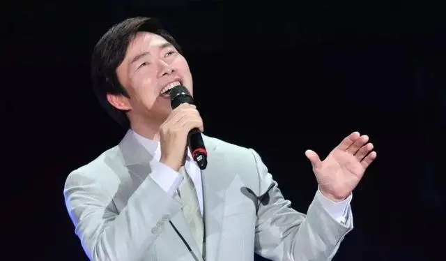 67岁费玉清频频被曝病危，私生子现身争财产，黄安气愤回应曝真相