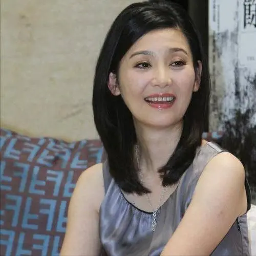 人前光鲜亮丽，背后讨好大佬抱腿上位的3位“京圈女神”现形记
