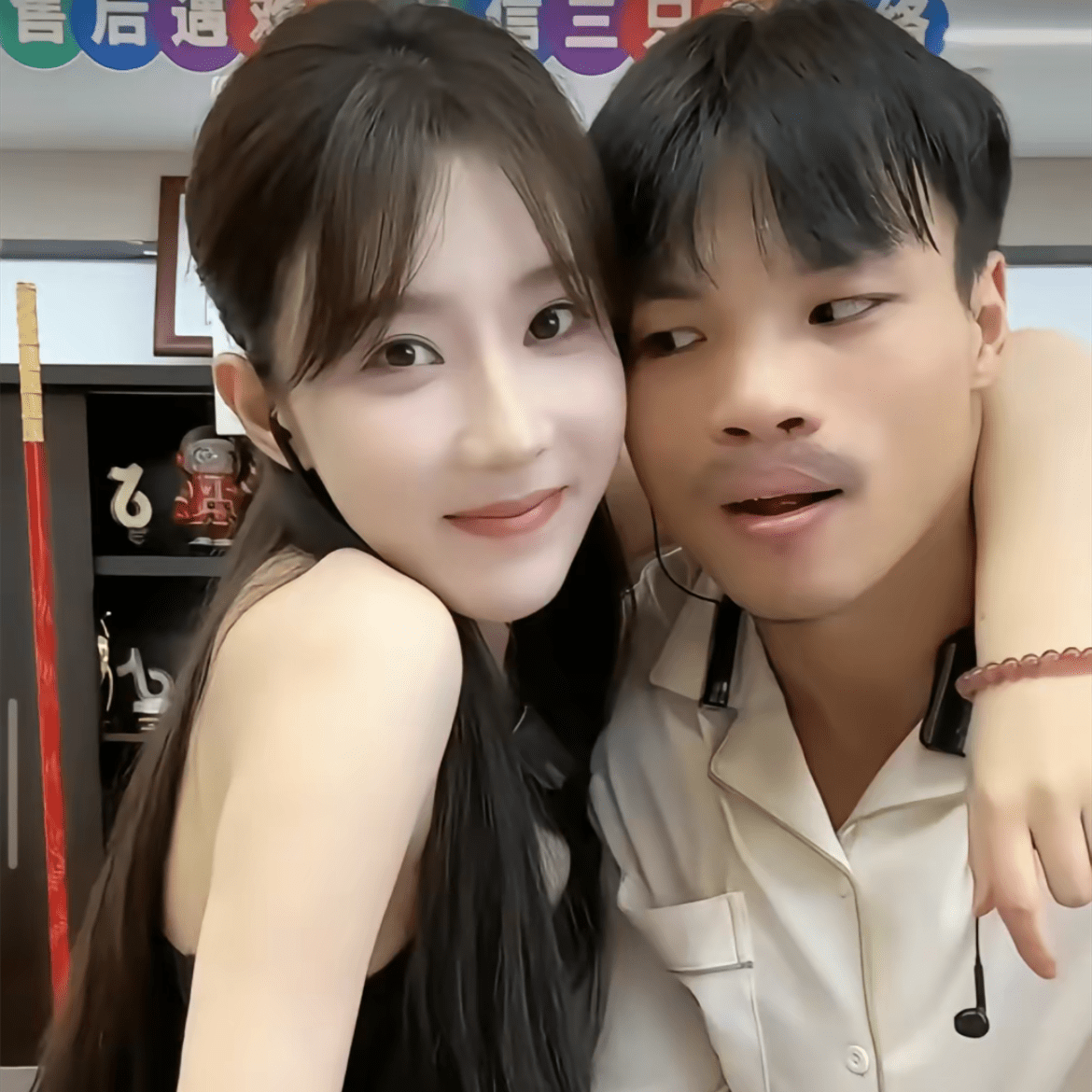 原创            恭喜！网红嘴哥获健美赛小组冠军，小杨哥奖励20万，因身份遭嘲讽