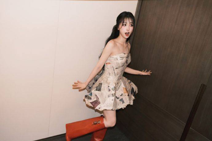 原创            虞书欣最新照片擦边感太强！网友吐槽堪比Lisa的疯马秀，一言难尽