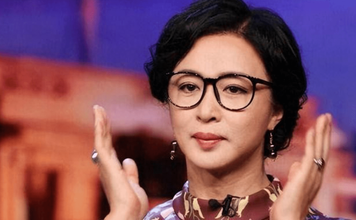 原创            金星抨击张艺谋圈钱并“四化辣评”，被网友反怼，金星直接爆粗口