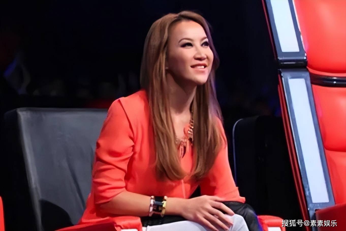 原创            李玟事件升级，那英和姐姐被网友讨论，已经有多位明星声援李玟