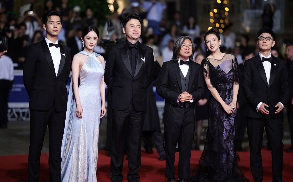《酱园弄》正式亮相戛纳 陈可辛携章子怡雷佳音杨幂等走首映红毯