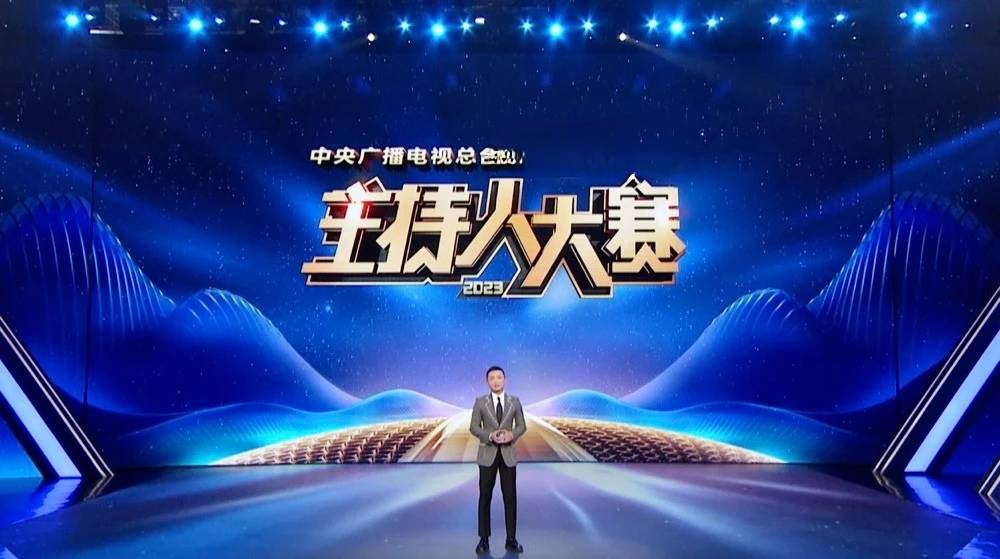 原创            央视主持人大赛8：菜鸡互啄评审混乱，冯琳高分不服众，撒贝宁成本场最佳