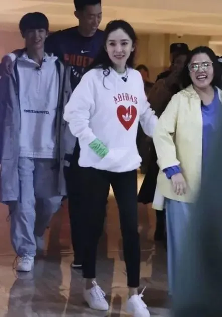 《小时代》十周年，女战士杨幂和谢依霖竟成为真正的“时代姐妹花”