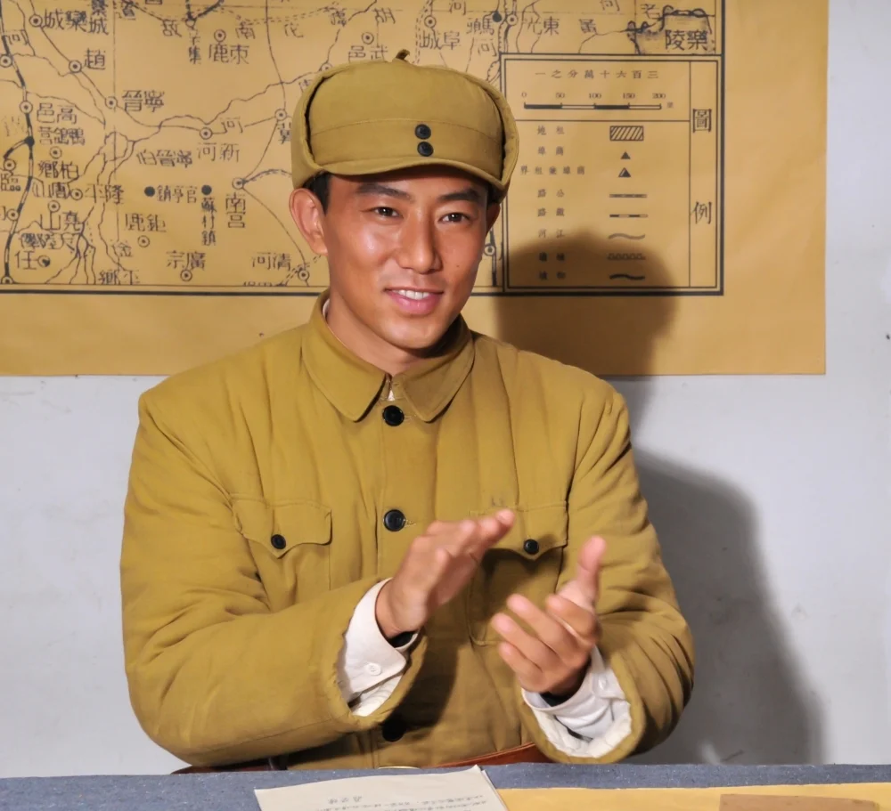 《我们的队伍向太阳》薛奇用角色致敬伟人 演技和风范让观众带入