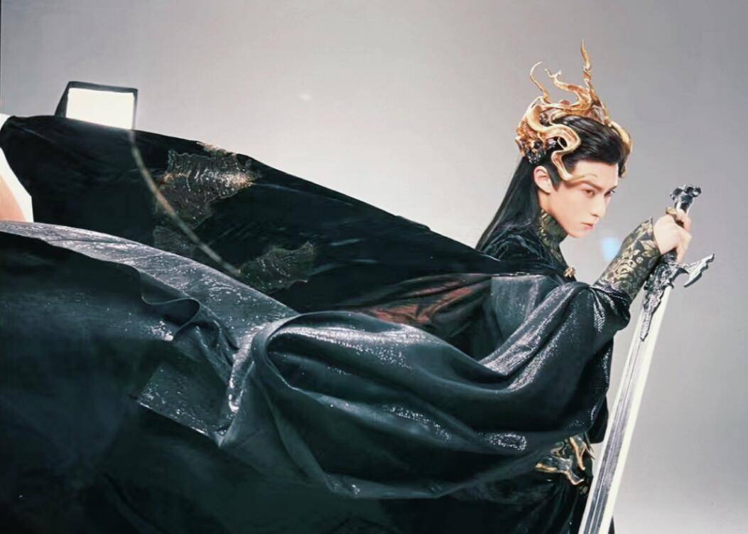 《苍兰诀》播出一周年！“东方青苍”王鹤棣发文庆祝