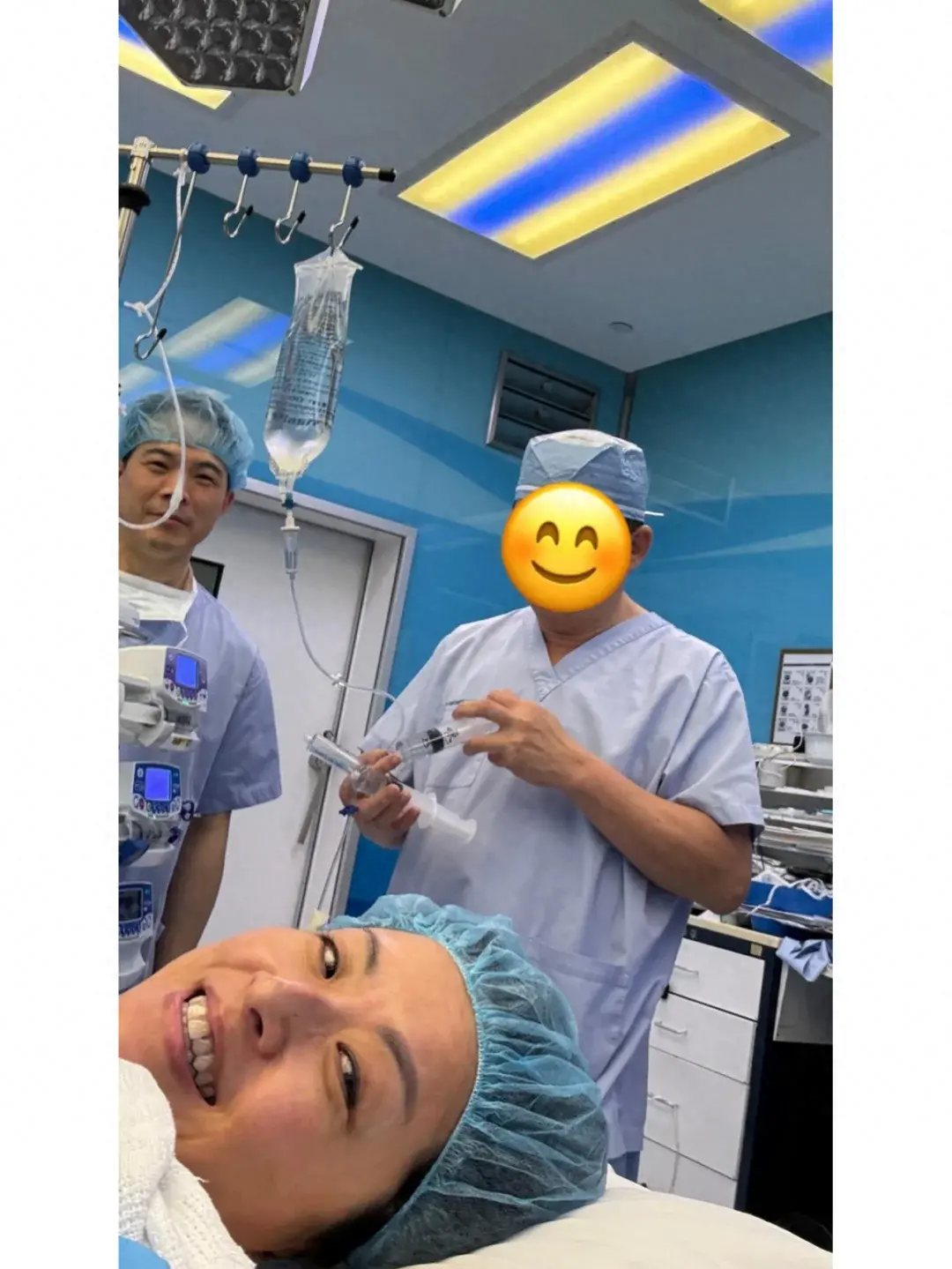 陈奕迅妻女现身上海：腰间盘手术后不见憔悴，逛奢侈品店疯狂扫货