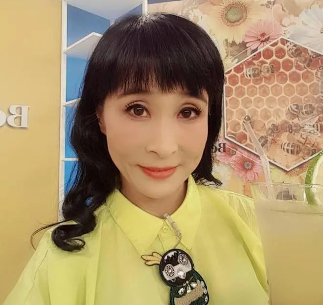 56岁女星患12种疾病入院，不孕不育竟惨遭丈夫抛弃