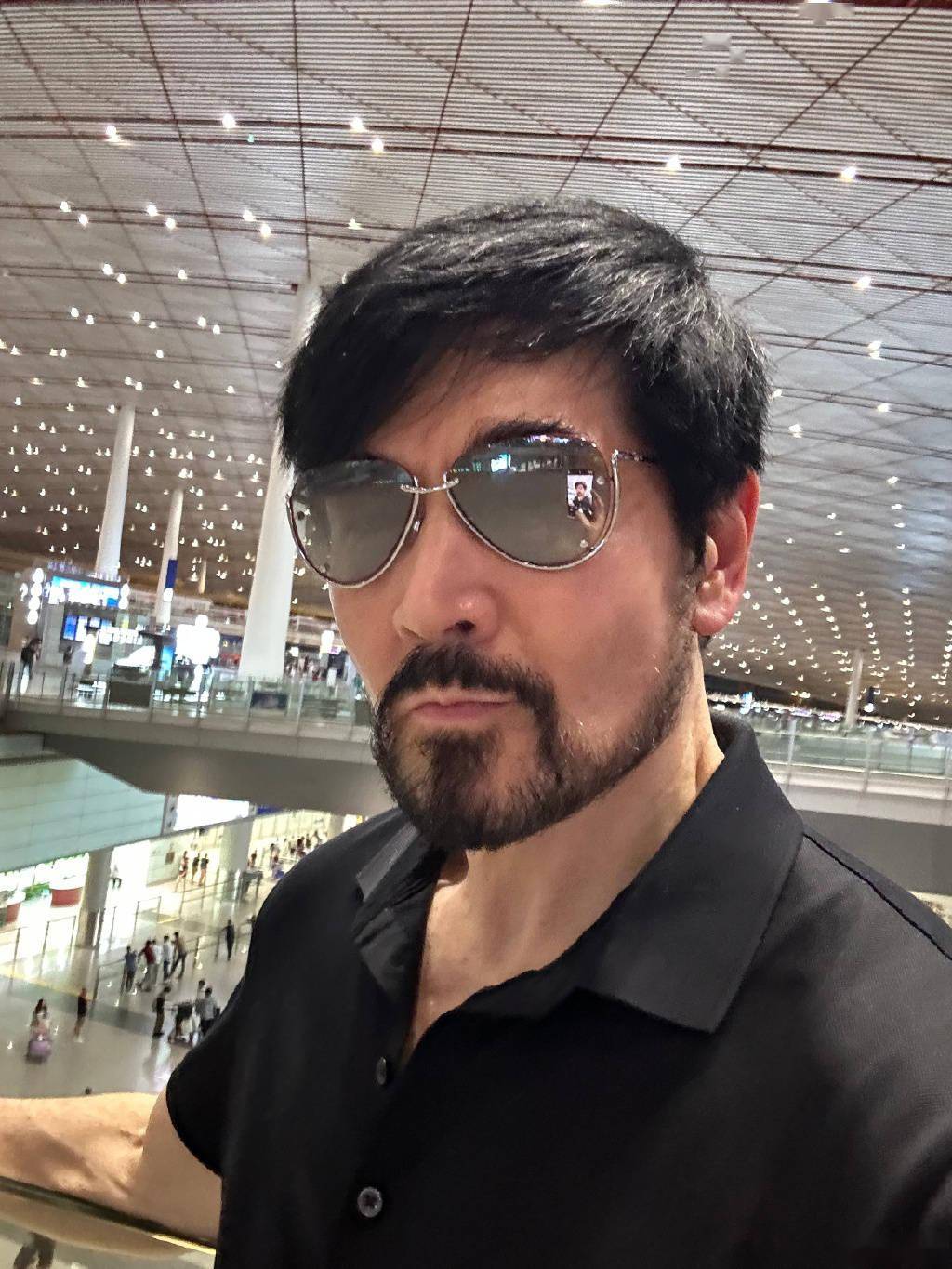 泰酷辣!daddy费翔代表《封神》参加威尼斯电影节