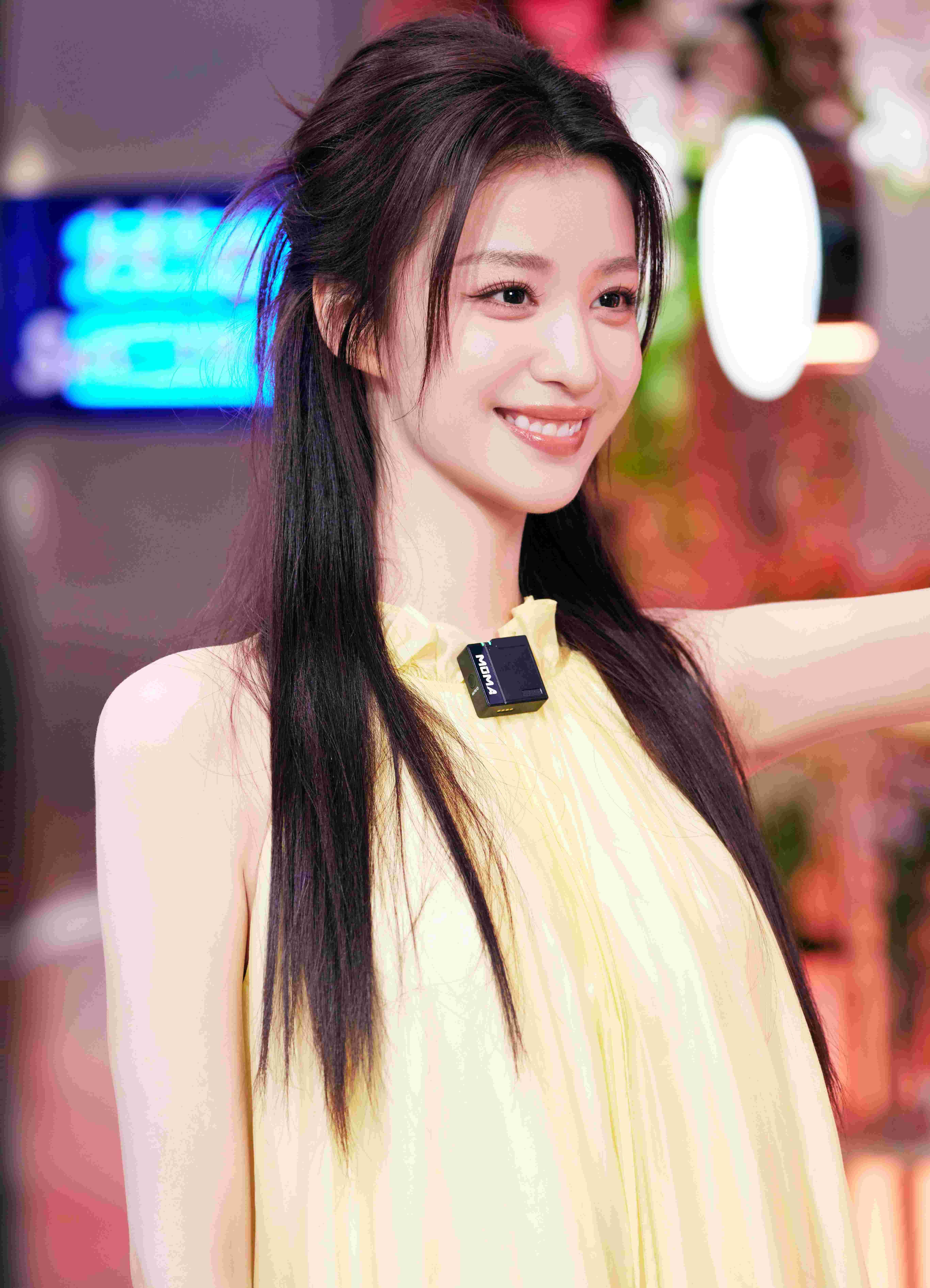 杨洋王楚然做客《你好,星期六》演绎"爱的抱抱" 王彦霖爆笑推手魏大勋后背全湿