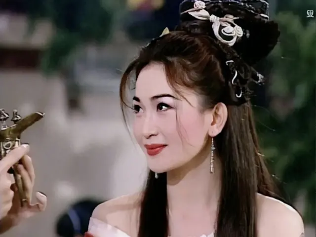温碧霞晒巴厘岛度假照，P图只管独自美丽不管老公死活，夫妻同框像父女