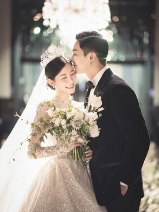 李昇基李多寅否认奉子成婚 取消蜜月旅行重返工作