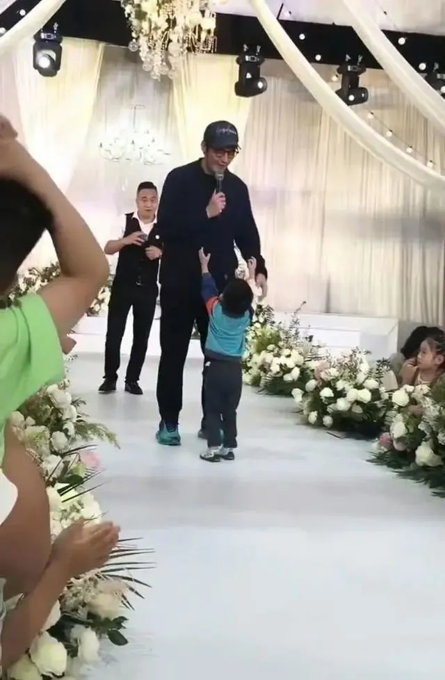 锤了！跟经纪人有个娃，国庆大婚全曝光！