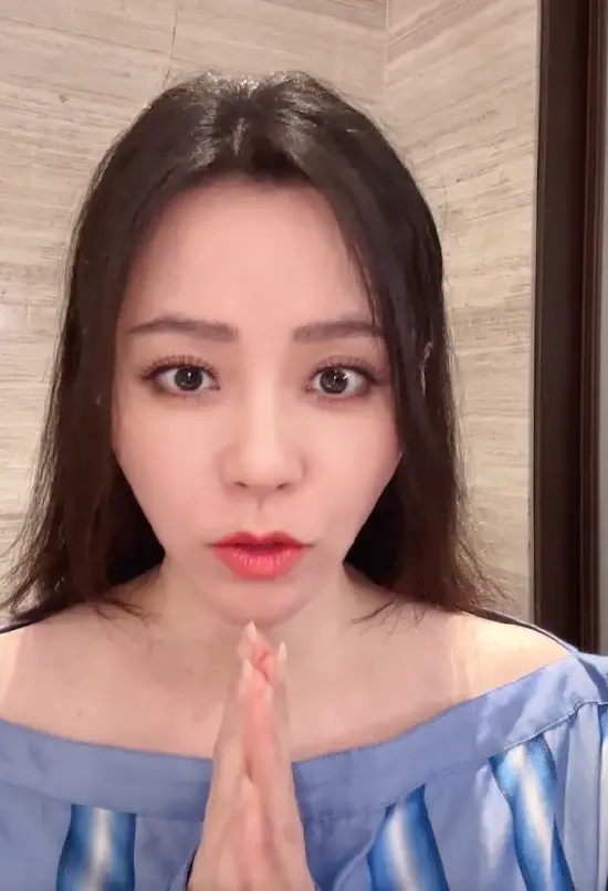 张靓颖因缺席音乐节向粉丝道歉 会承担退票损失