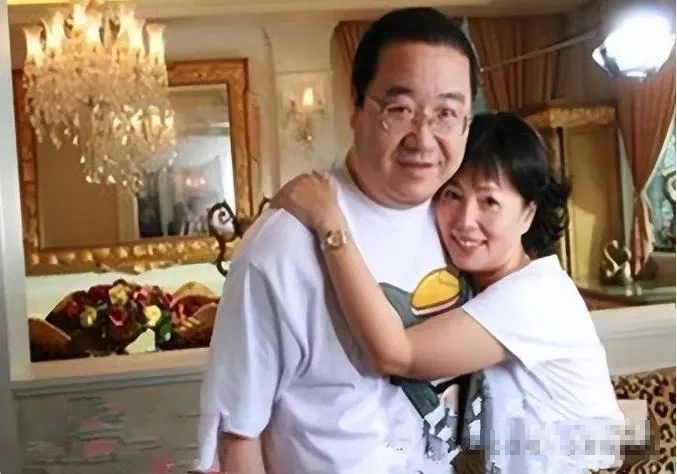 夫妻间的“算计”与反算计，英达梁欢20年后遭报应，警示世人！