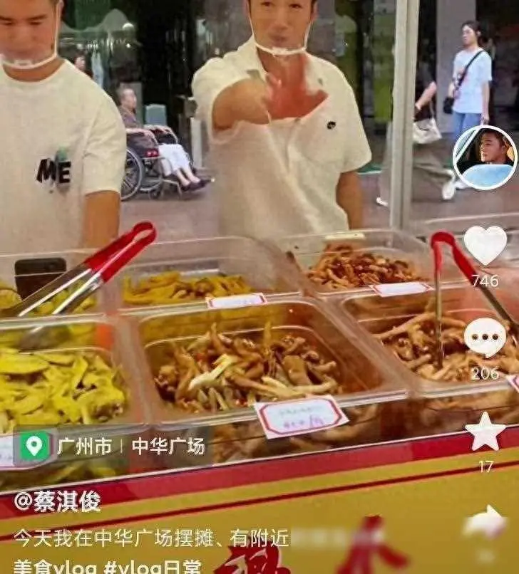 知名港星广东摆摊卖鸡爪！忙前忙后接地气，已在当地买下2套房