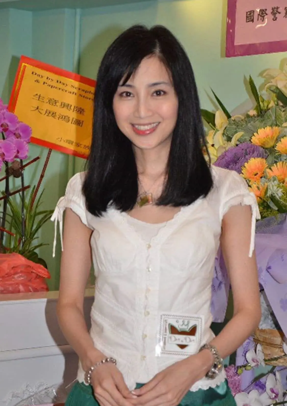 不许大陆人进入！香港女星多家茶餐厅倒闭，网友：活该！
